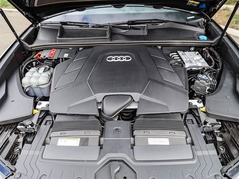 Used 2025 Audi Q8 Premium Plus AWD/4WD image 35