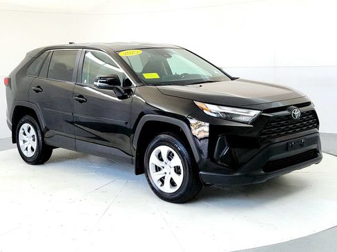 Used 2025 Toyota RAV4 LE AWD/4WD image 7