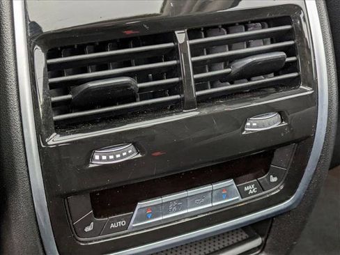 Used 2024 BMW X7 xDrive40i w/ Premium Package image 18