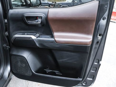 Used 2019 Toyota Tacoma Limited image 28