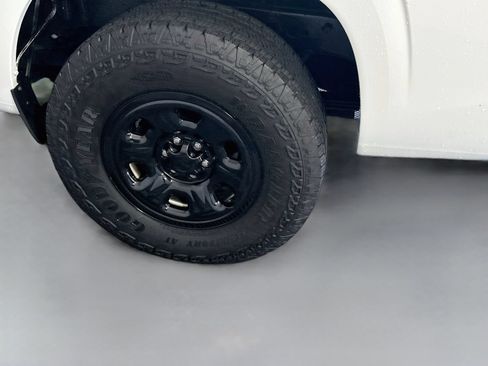Used 2022 Nissan Frontier S RWD image 27