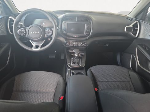 Certified 2025 Kia Soul LX w/ LX Technology Package FWD image 2