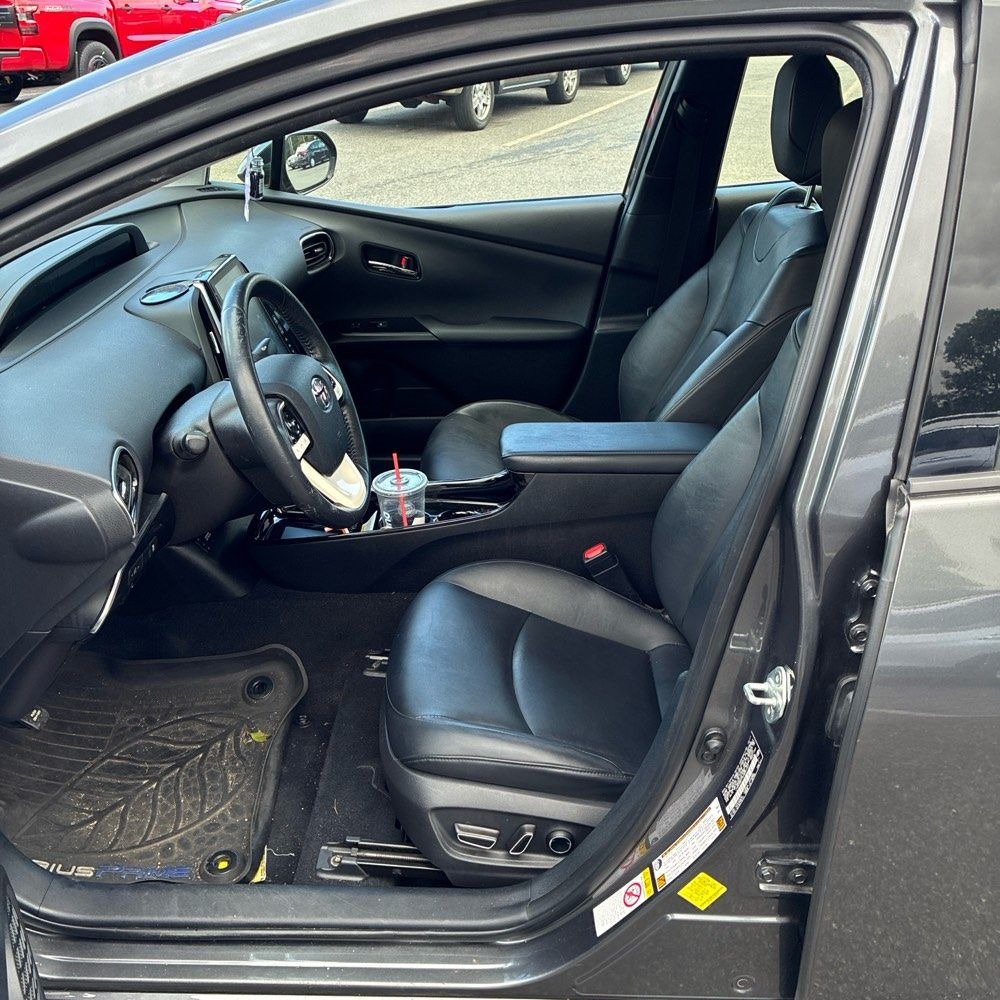 Used 2017 Toyota Prius Prime Premium FWD image 5