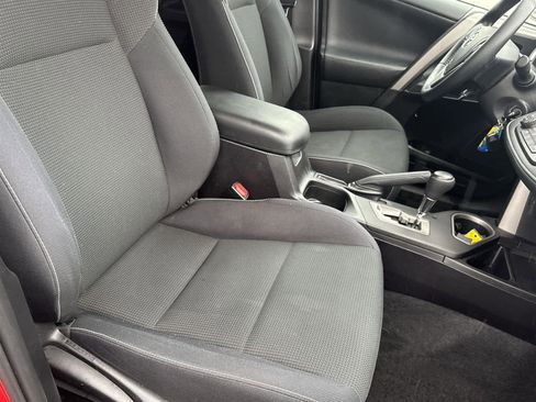Used 2017 Toyota RAV4 XLE image 17
