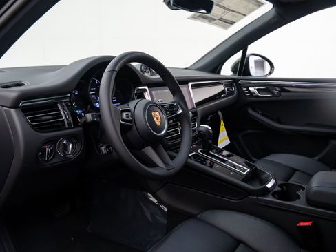 New 2026 Porsche Macan image 4