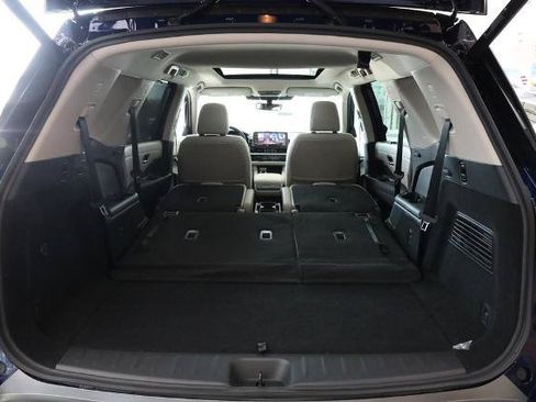 New 2026 Nissan Pathfinder SL w/ SL Premium Package AWD/4WD image 9