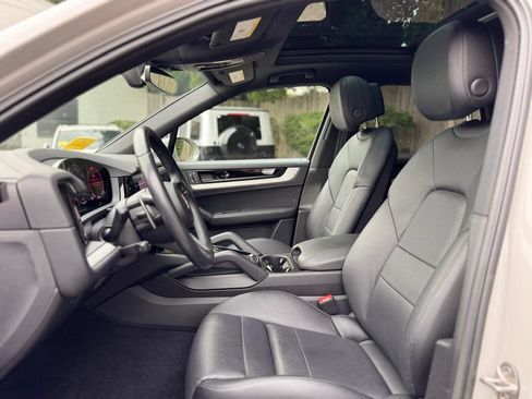 Used 2024 Porsche Cayenne AWD/4WD image 17
