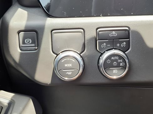 New 2025 GMC Sierra 1500 Elevation image 29