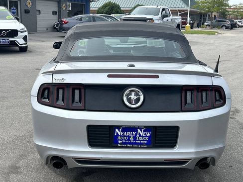 Used 2013 Ford Mustang Premium RWD image 4