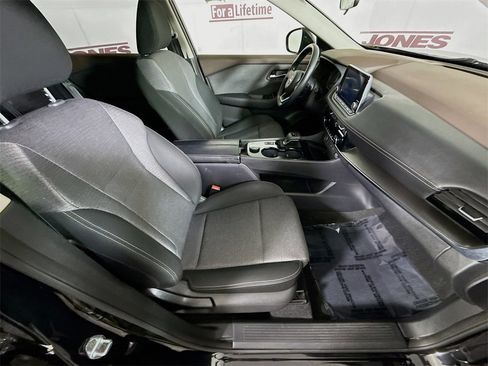 Used 2023 Nissan Rogue SV image 29