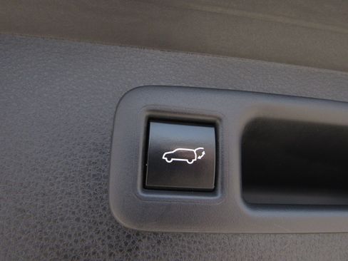 Used 2023 Toyota Highlander XSE FWD image 14
