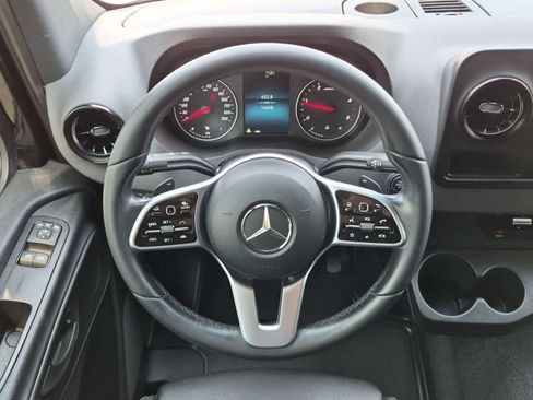 Used 2022 Mercedes-Benz Sprinter 3500 image 22