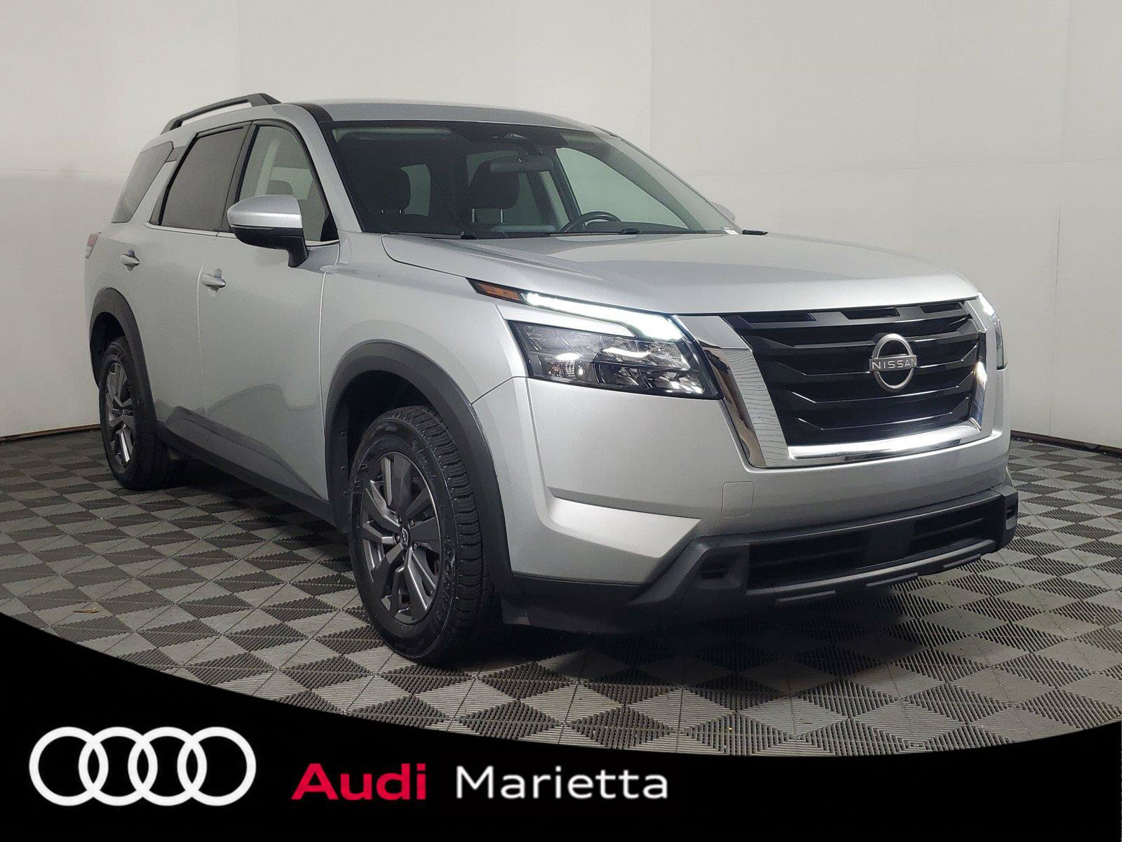 Used 2025 Nissan Pathfinder SV FWD image 1