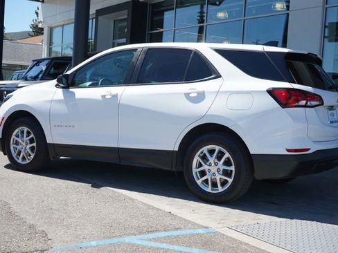 Used 2022 Chevrolet Equinox LS w/ LS Convenience Package FWD image 6