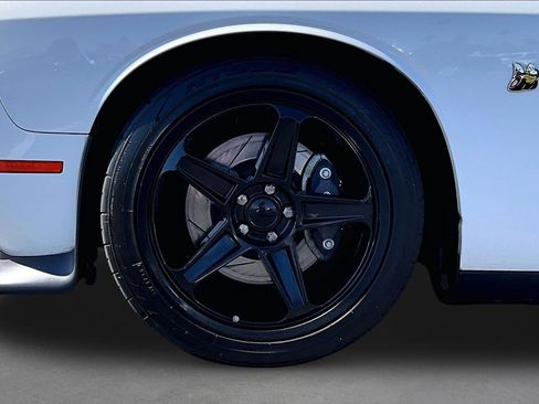Used 2017 Dodge Challenger R/T Scat Pack RWD image 8
