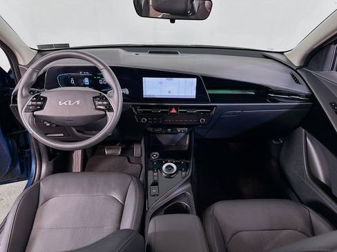 Used 2024 Kia Niro EX w/ EX Cold Weather Package FWD image 19