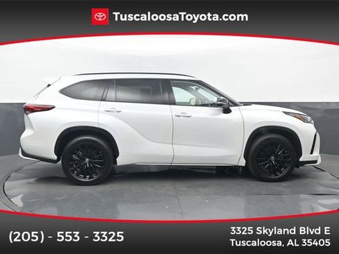 Used 2023 Toyota Highlander XSE FWD image 1