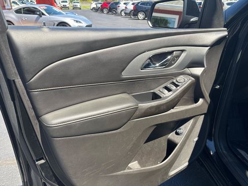 Used 2021 Chevrolet Traverse RS w/ LPO, Floor Liner Package AWD/4WD image 8