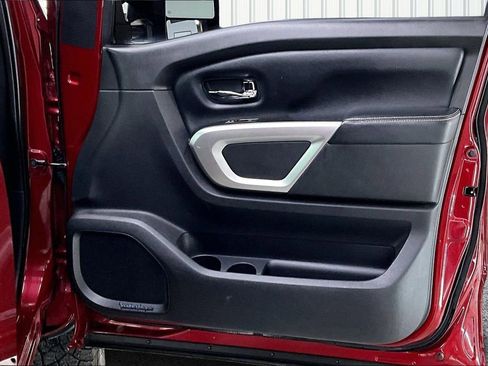 Used 2018 Nissan Titan PRO-4X w/ Pro-4x Convenience Package AWD/4WD image 29