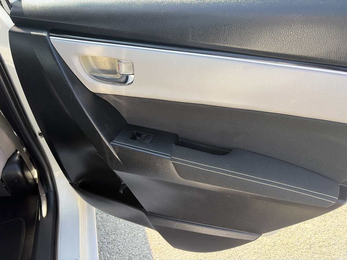 Used 2018 Toyota Corolla LE FWD image 24