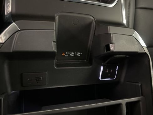 Used 2024 Chevrolet Silverado 3500 High Country w/ High Country Premium Package image 22