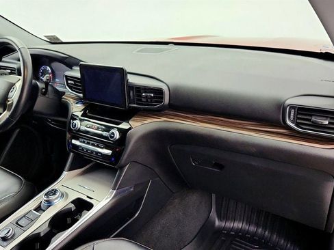 Used 2022 Ford Explorer Limited w/ Equipment Group 301A image 26