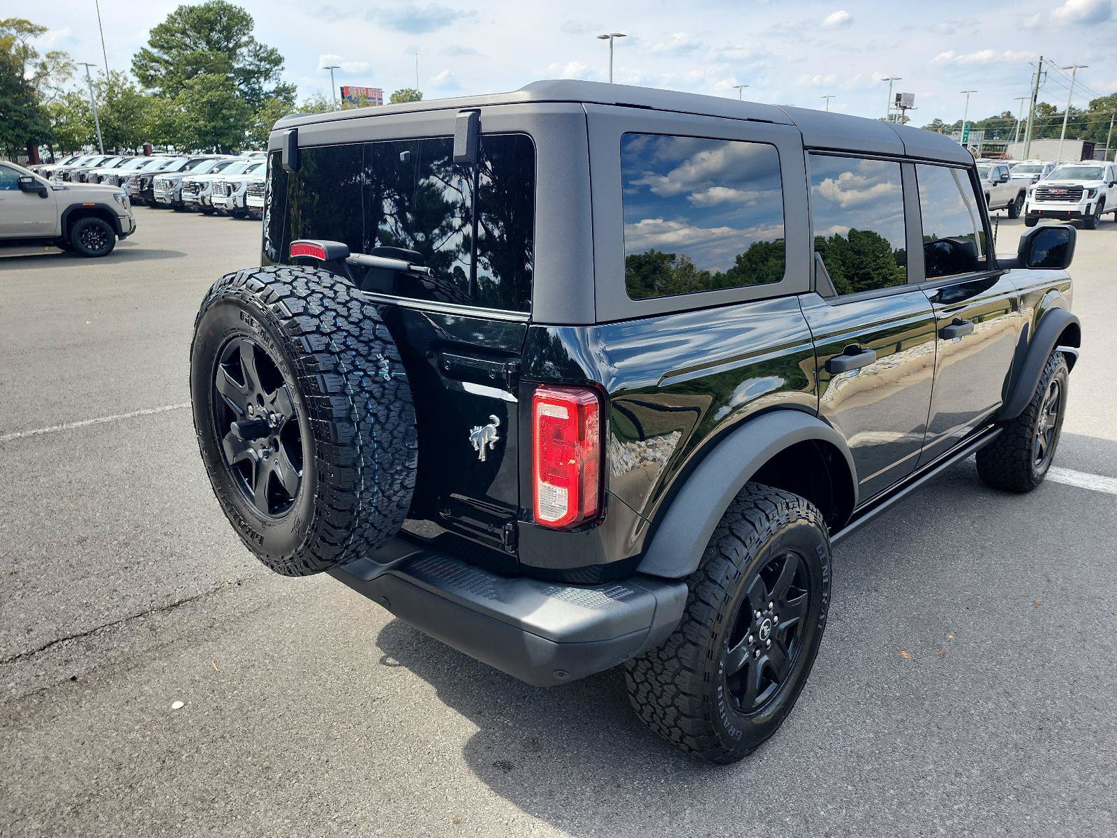 Used 2024 Ford Bronco Black Diamond AWD/4WD image 3
