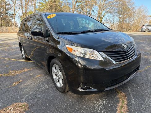 Used 2011 Toyota Sienna LE FWD image 10