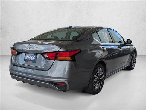 Used 2024 Nissan Altima 2.5 SV FWD image 5