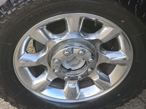 Used 2015 Ford F250 Lariat w/ Lariat Interior Package image 31