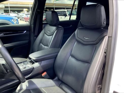 Used 2023 Cadillac XT6 Premium Luxury w/ Technology Package FWD image 11