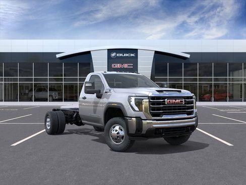 New 2026 GMC Sierra 3500 Pro image 2