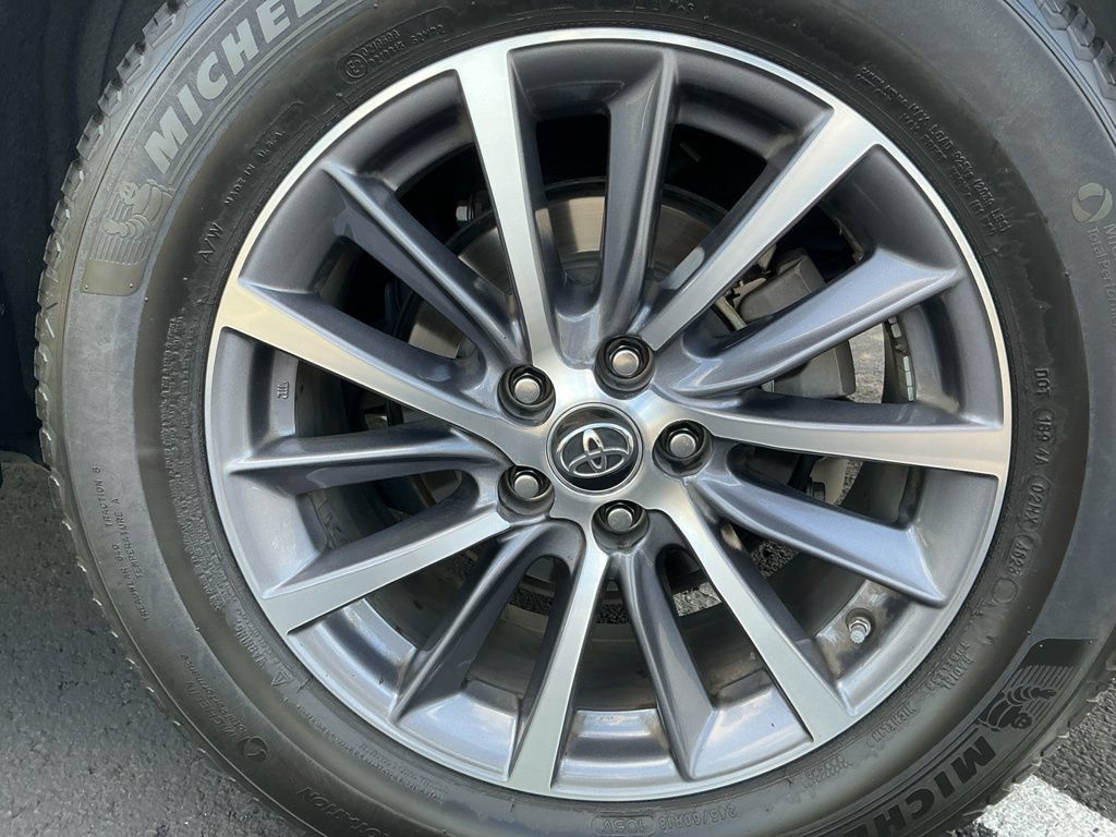 Used 2019 Toyota Highlander XLE AWD/4WD image 7