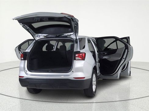 Used 2022 Chevrolet Equinox LS w/ LS Convenience Package image 8