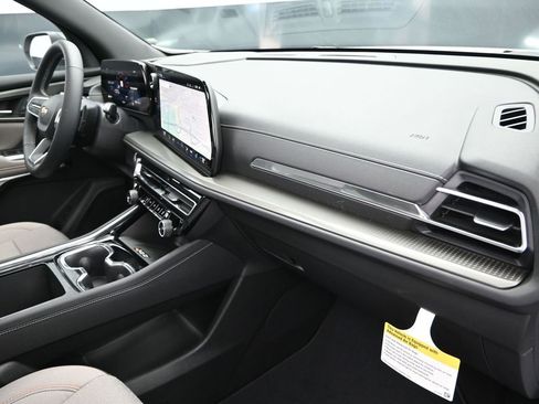 New 2026 Chevrolet Traverse LT w/ Sun and Wheel Package image 24