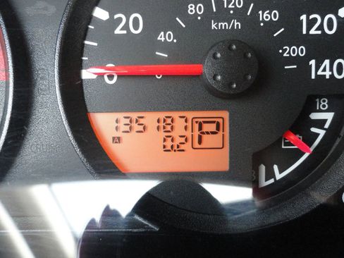 Used 2010 Nissan Frontier SE RWD image 15