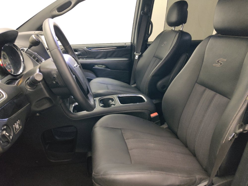 Used 2014 Chrysler Town & Country S FWD image 17