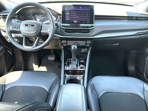 Used 2025 Jeep Compass Trailhawk AWD/4WD image 20