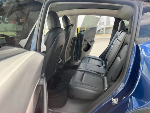 Used 2022 Tesla Model Y Long Range AWD/4WD image 18