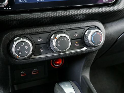 Used 2023 Nissan Kicks SV image 15