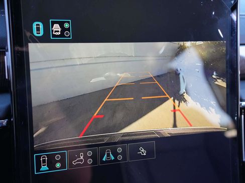 Used 2025 GMC Yukon Elevation image 22