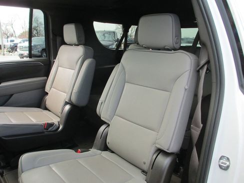 Used 2023 GMC Yukon XL SLT w/ SLT Luxury Package image 23