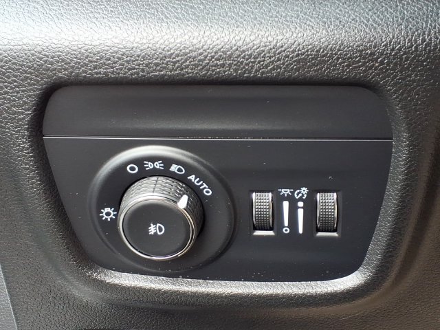 Used 2025 Jeep Grand Cherokee Limited AWD/4WD image 12