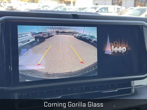 Used 2025 Jeep Wrangler Willys image 27