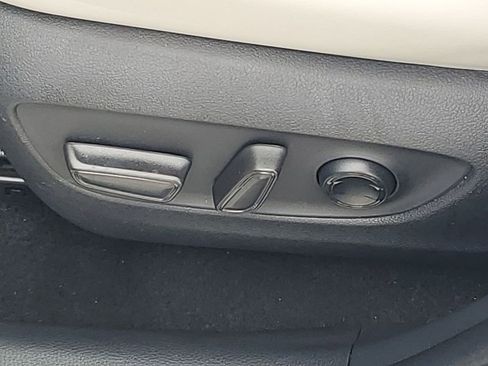 Used 2021 Toyota RAV4 Limited image 29