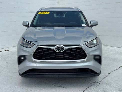 Used 2024 Toyota Highlander XLE FWD image 8