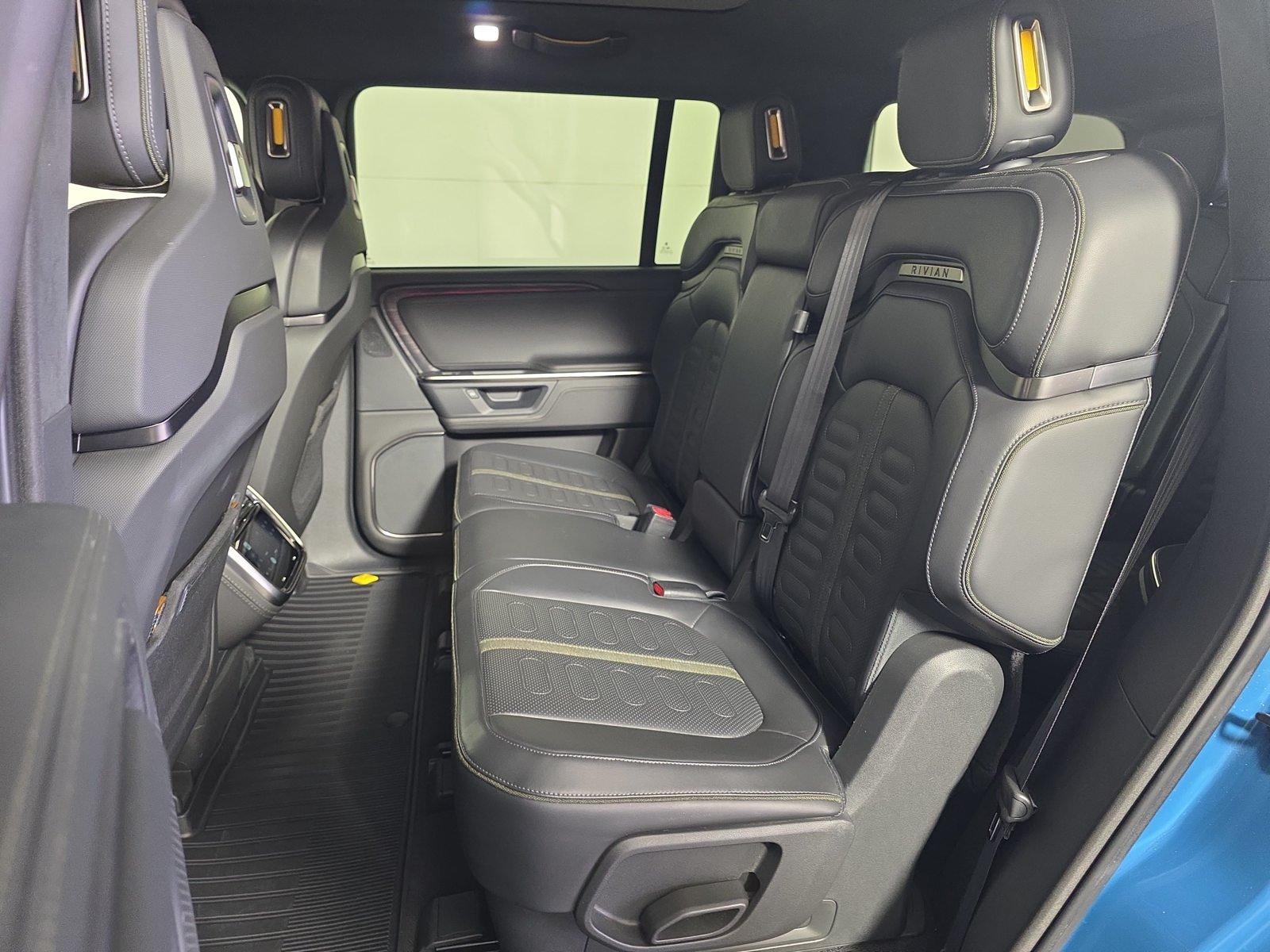 Used 2025 Rivian R1S Adventure Dual AWD/4WD image 21