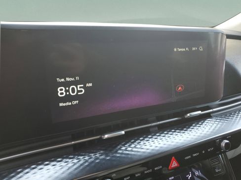 Certified 2023 Kia Carnival SX Prestige image 21