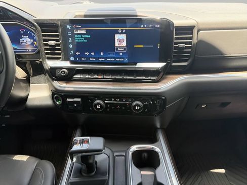 Used 2025 Chevrolet Silverado 1500 LT Trail Boss w/ Convenience Package II AWD/4WD image 11