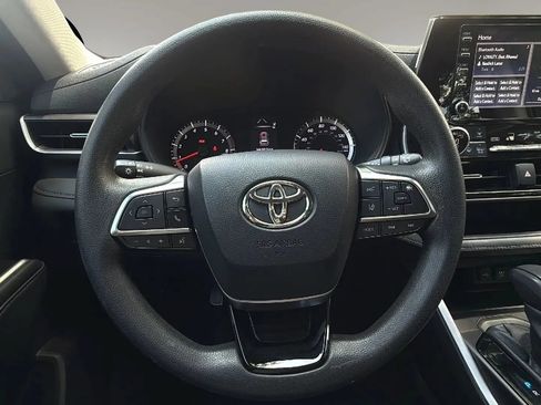Used 2020 Toyota Highlander L FWD image 35